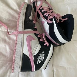 jordan 1’s pink black and white